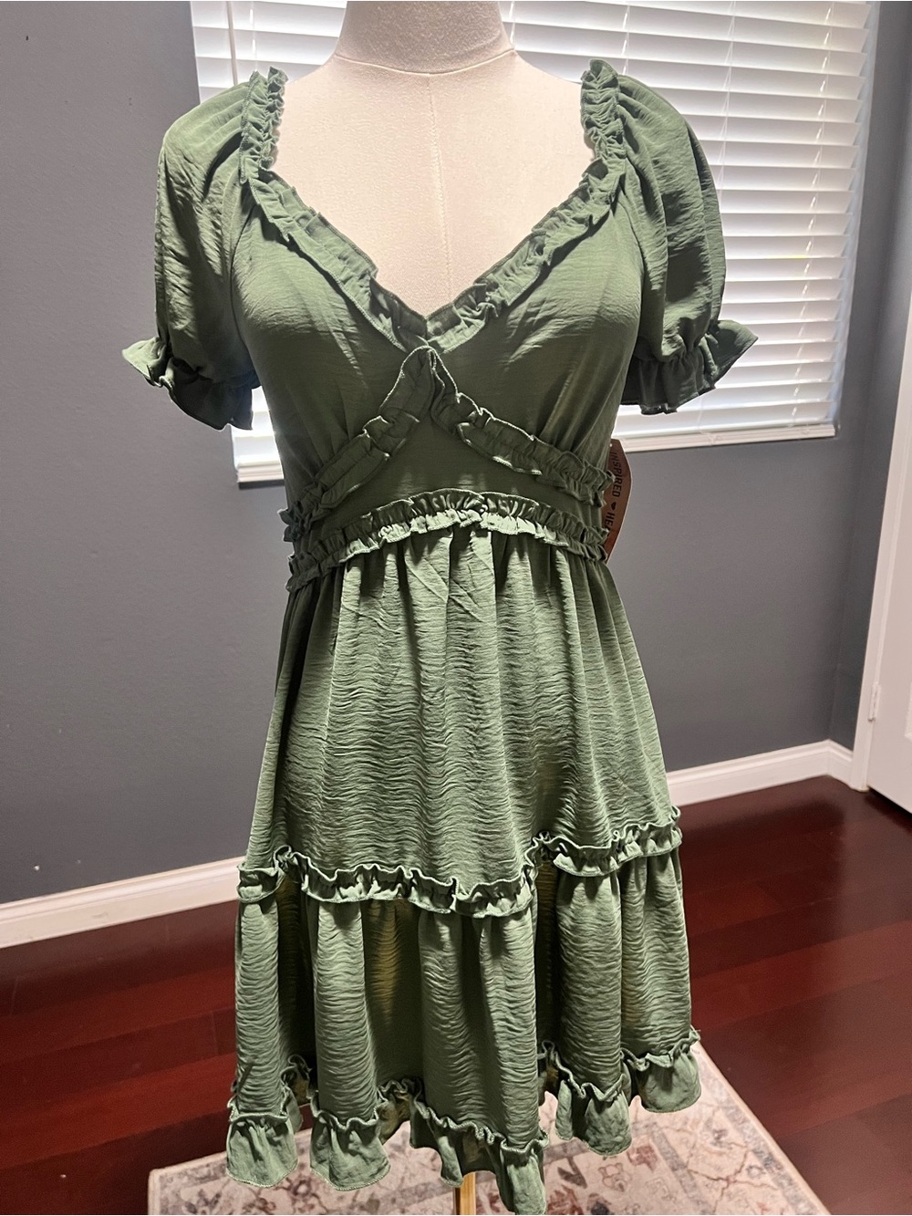 New Green Ruffle V-Neck Women's Dress. Size M